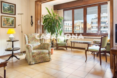 SOLD Renovated Flat in Eixample with Balconies and Catalan features