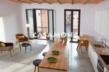 Ático Dúplex de 2 Dormitorios con Gran Terraza en El Clot- VENDIDO