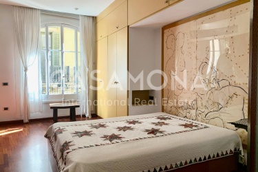 Unique and Spacious 1 Bedroom Apartment in Modernist Building in El Born