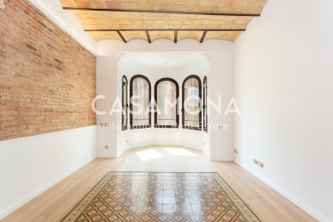 SOLD Modernized Apartment 2 Bedrooms, 2 Bathrooms in Eixample