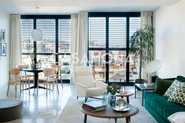 Magnificent 4 Bedroom Apartment with Community Swimming Pool in Sant Gervasi