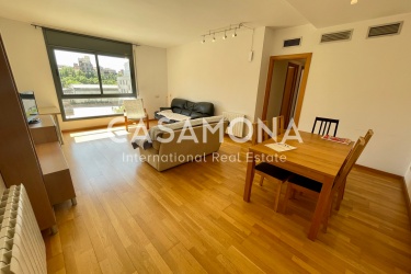 Bright 4 Bedroom Apartment very close to Rambla de Poble Nou