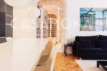 Modern 3 Bedroom Apartment with Private Terrace in Eixample