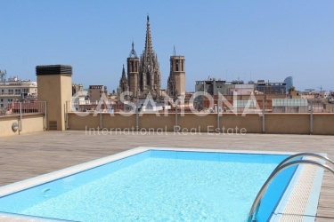 Moderno y espacioso apartamento con piscina