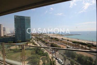 Apartamento moderno en venta con increíbles vistas al mar en Diagonal Mar