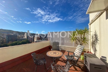 Penthouse de 2 chambres avec terrasse privée et vue panoramique sur Barcelone