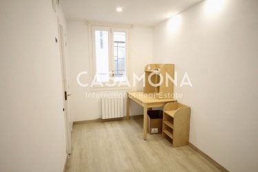 Appartement rénové de 4 chambres avec licence touristique près de Passeig de Gracia