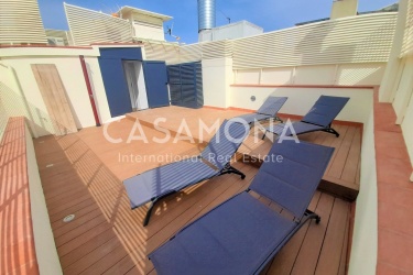 Fully Renovated 1 Bedroom Apartment With Catalan Features in The Heart of El Born