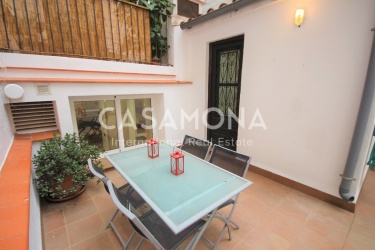 INVESTMENT 5% ROI - Renovated 2 Bedroom Apartment with 2 Private Terraces in Gotico