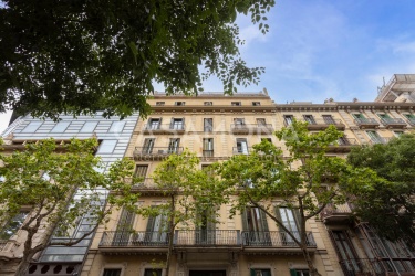 Apartamento histórico renovado en el Eixample con características catalanas únicas