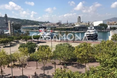 Wohnung mit herrlichem Blick auf die Terrasse (für Renovierung - Investitionsmöglichkeit)