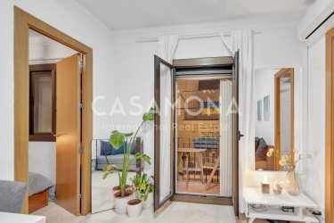 3 Bedroom Apartment with an Elevator on Avenida Joan de Borbo