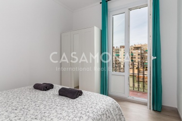 Apartament de 4 habitacions amb Llicència Turística al costat de la Sagrada Família