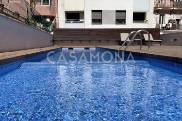 Appartement moderne de deux chambres avec balcon et ascenseur avec piscine