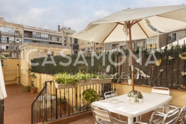 RESERVADO Amplio apartamento tradicional con terraza en el corazón de Barcelona