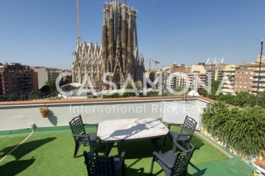 Moderne lejlighed med balkon og terrasse med fantastisk udsigt over Sagrada