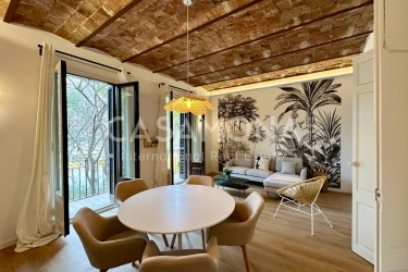 RESERVED Fully Renovated Modern 3 Bedroom Apartment close to Sagrada Familia