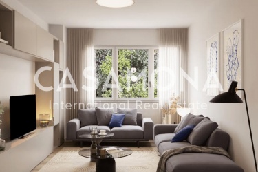 SOLD - Spacious and Bright 3 Bedroom Apartment near La Sagrada Familia