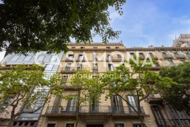 Charmant en gerenoveerd appartement in Eixample