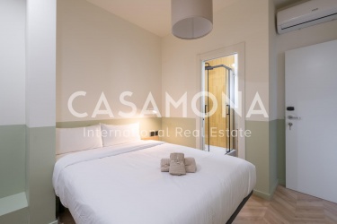 Dormitori doble modern en un apartament compartit de 5 dormitoris a la Dreta de l'Eixample