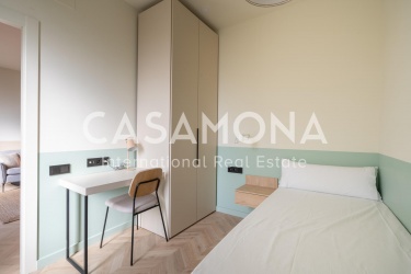 Habitación individual confort con balcón en un apartamento compartido de 5 dormitorios en Eixample Dreta