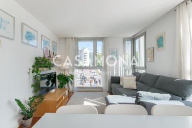 Bright 2 Double-Bedroom Apartment 10 minutes to Barceloneta Beach