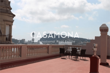 Vue sur le port et loft de style catalan avec terrasse mignonne à vendre