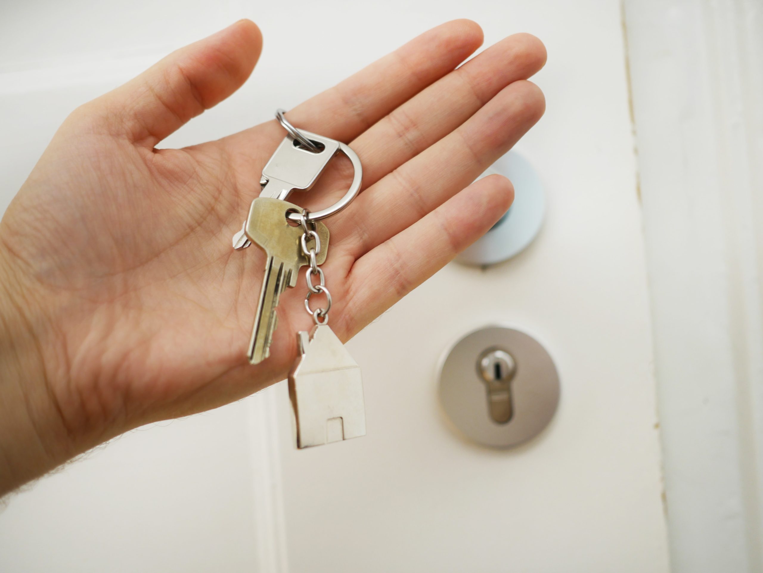 buyer agent handing the keys for the new property